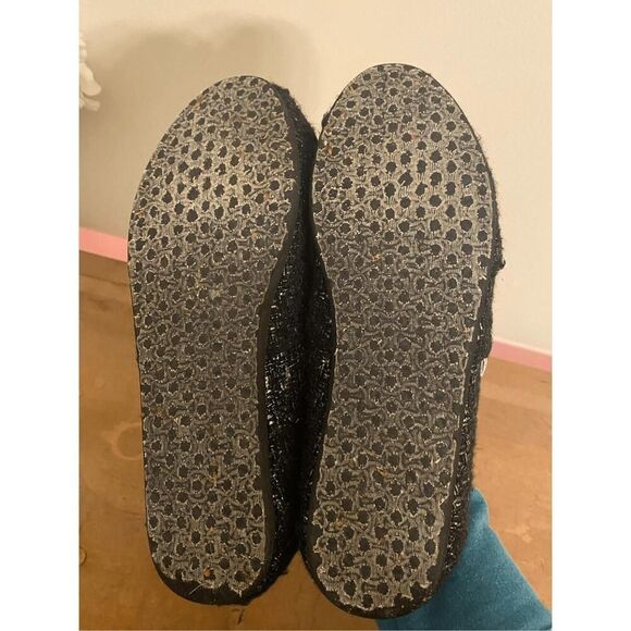 TOMS size 8 Women's Black & Silver Textured Classic Slip On Alpargata Shoes - Picture 7 of 7